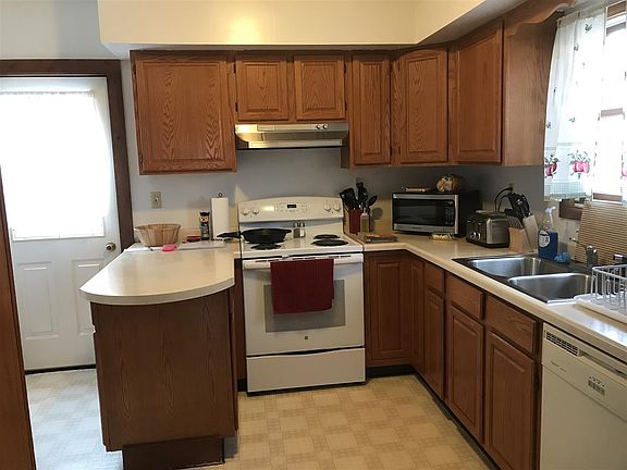 4th image of 1110 E Grand Ave