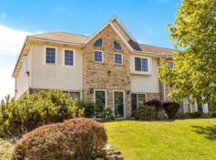 325 W Aspen Dr UNIT 2, Oak Creek, WI 53154