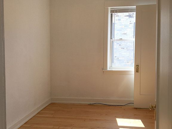 5th image of 5308 S Hyde Park Blvd APT 1R