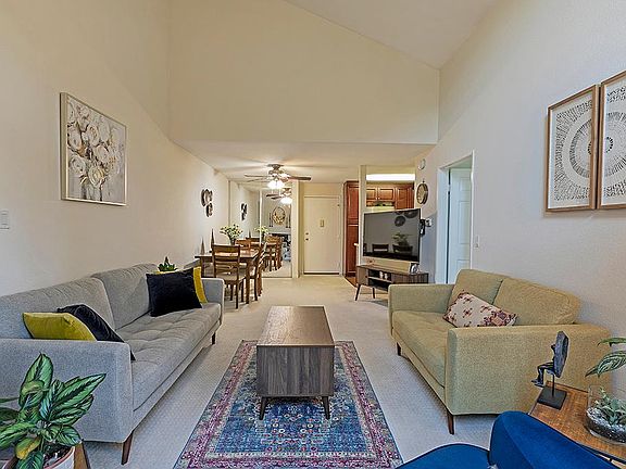 4th image of 5520 Owensmouth Ave APT 320