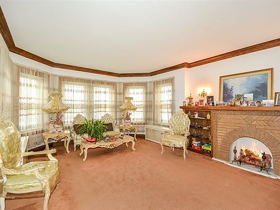 3rd image of 5824 N Moody Ave