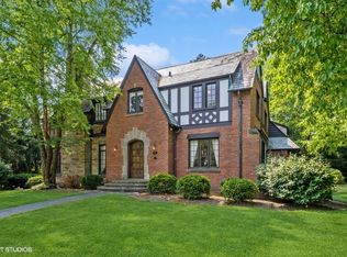 977 Parkmead Ln, Lake Forest, IL 60045