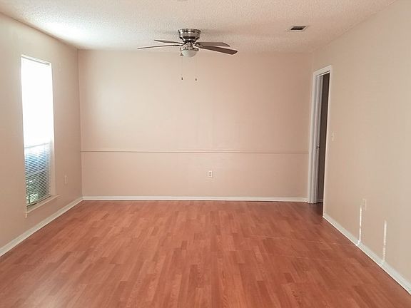 2nd image of 207 Pebble Creek St