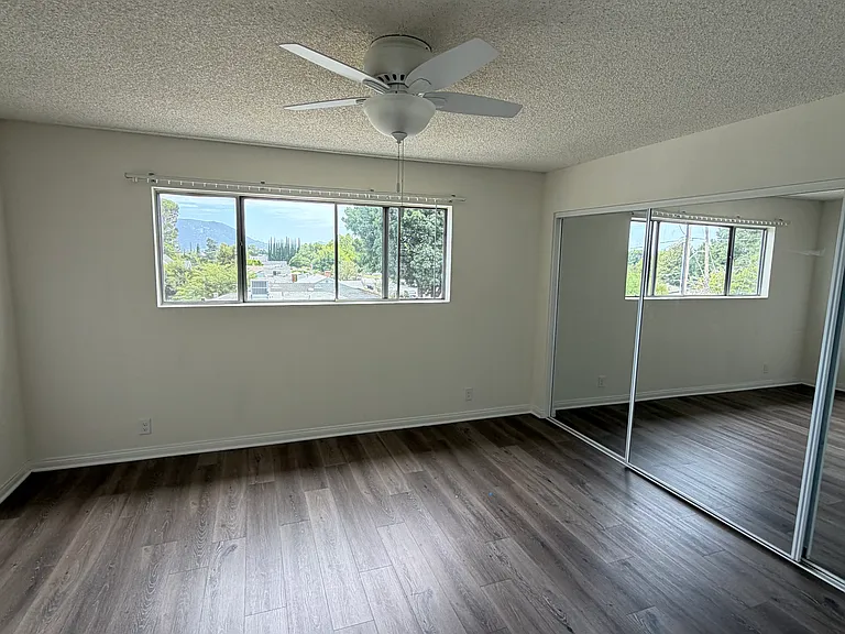 2220 W Victory Blvd #203 — Photo 6