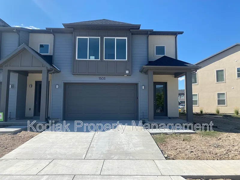 4 bed, 2.5 bath, 1916 sqft, $2,575 — Photo 1