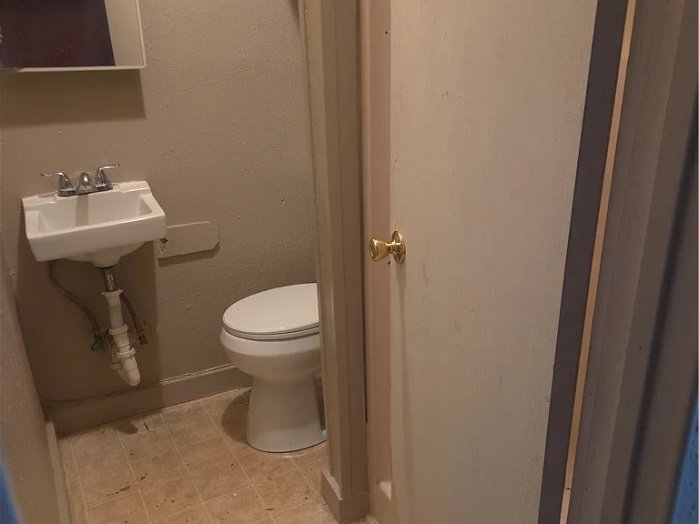 411 Waco St — Photo 6