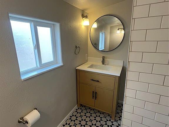 4th image of 1617 W 16th St