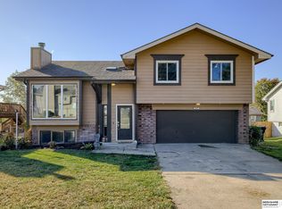 3307 Looking Glass Dr, Bellevue, NE 68123