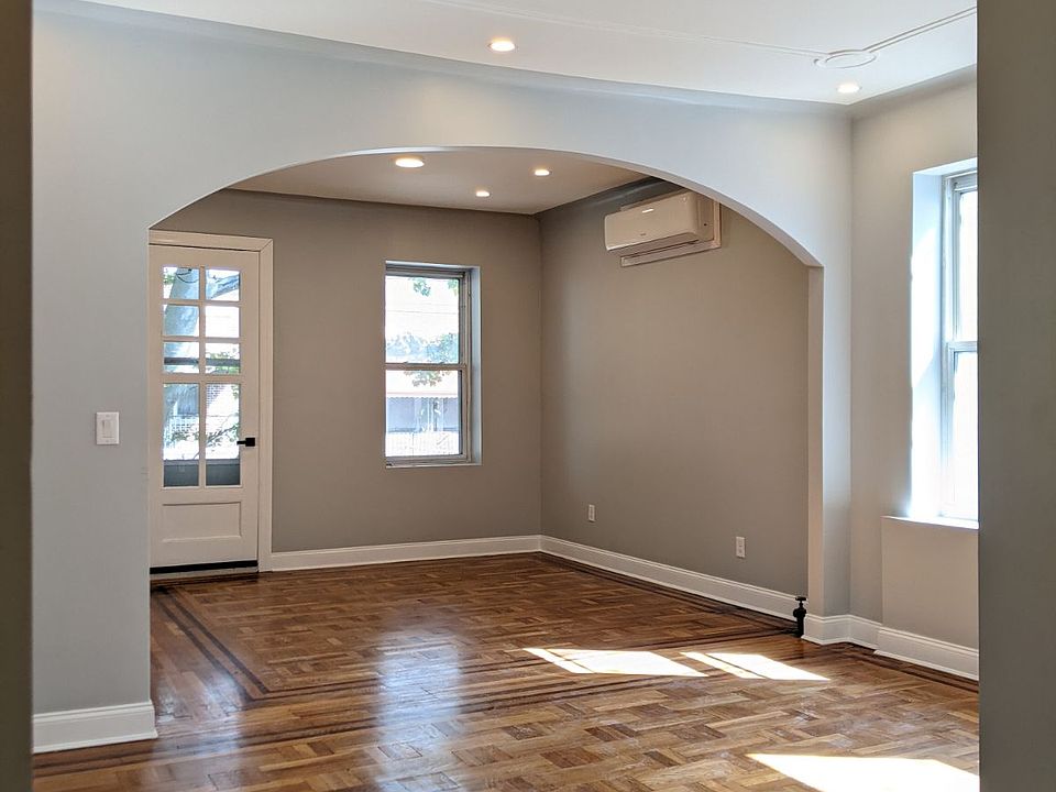 1st image of 26 Ludlam Pl Floor 2