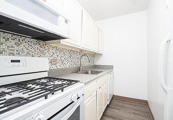 4th image of 347 W 57th St APT 23B