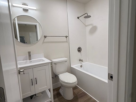 5th image of 5023 Elmwood Ave #5023