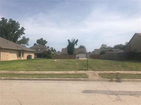 5th image of 8118 Kensington Dr