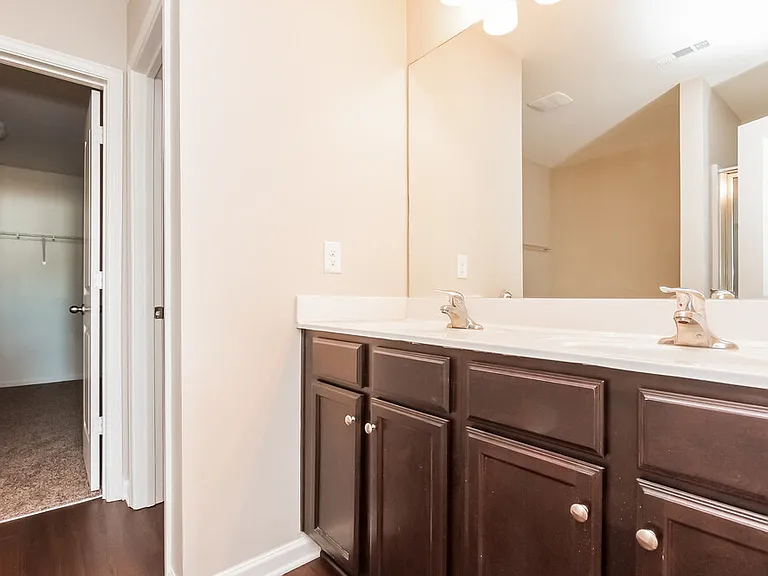 1537 Summer View Ln — Photo 9