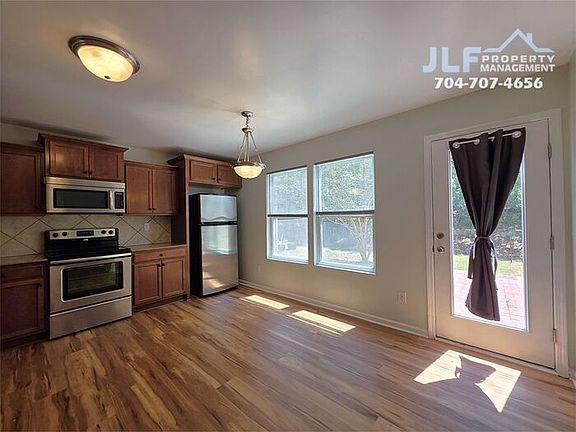5th image of 6142 Salamander Run Ln