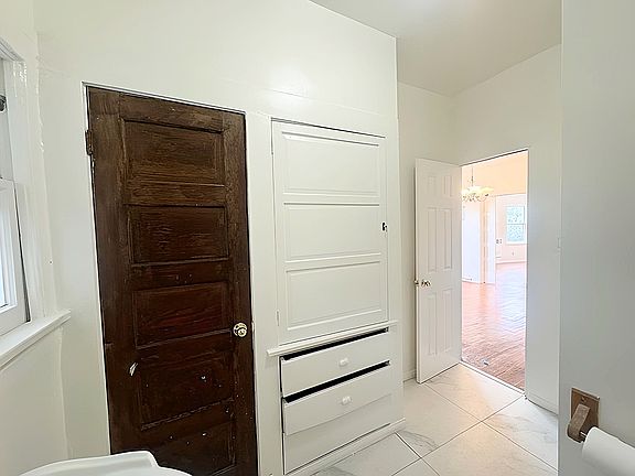 5th image of 4352 Willowbrook Ave