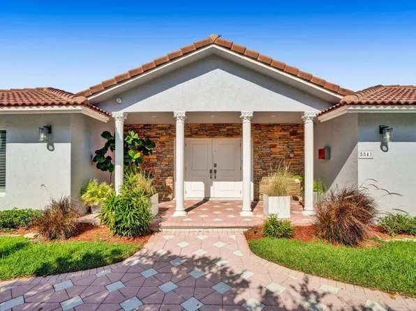 5841 Bayview Dr, Fort Lauderdale, FL 33308