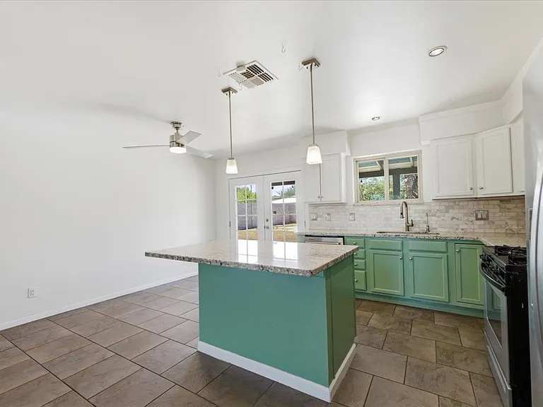 1433 E Windsor Ave — Photo 28
