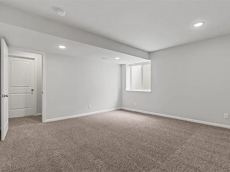 730 Connor St — Photo 10