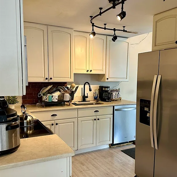 254 Franklin St #2 — Photo 3