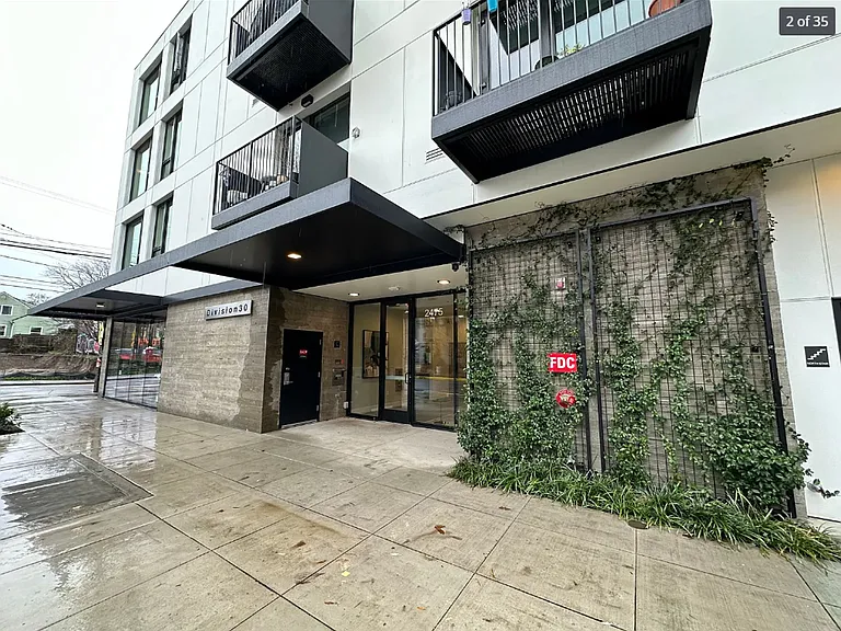 Division 31 Apartments — Photo 24