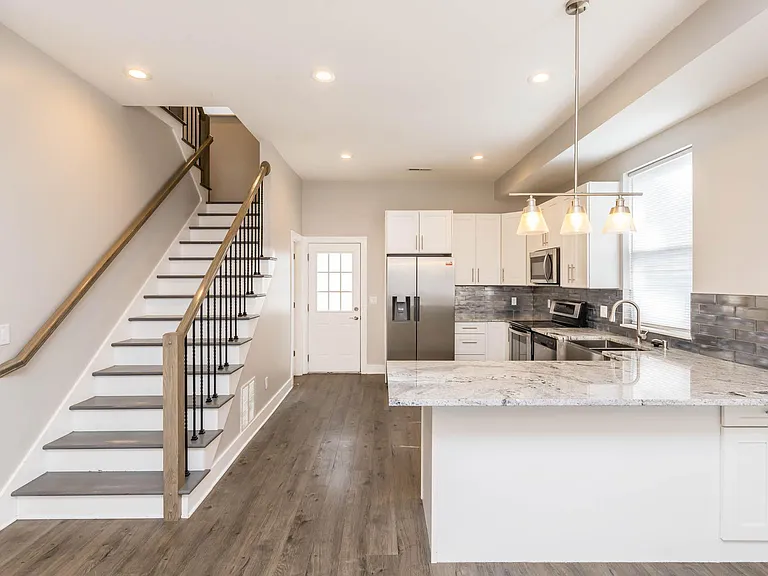 800 E Cherry St — Photo 14