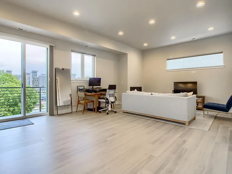 1625 N King St #1 — Photo 8
