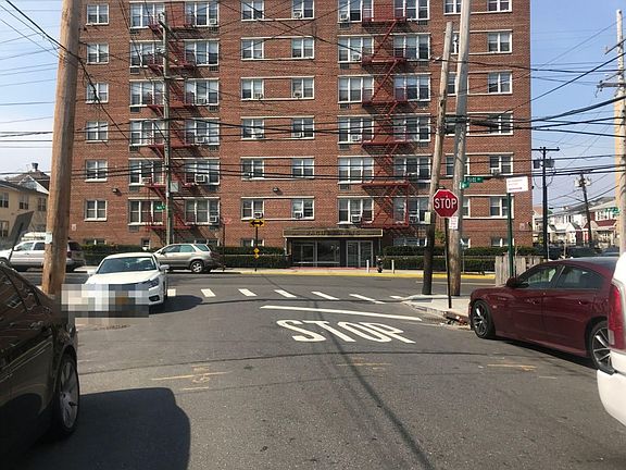 5th image of 1122 Gipson St