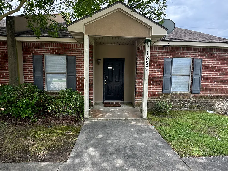 1820 Jade Ave — Photo 2
