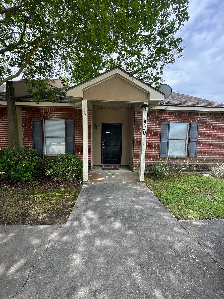 Building Photo - 1820 Jade Ave