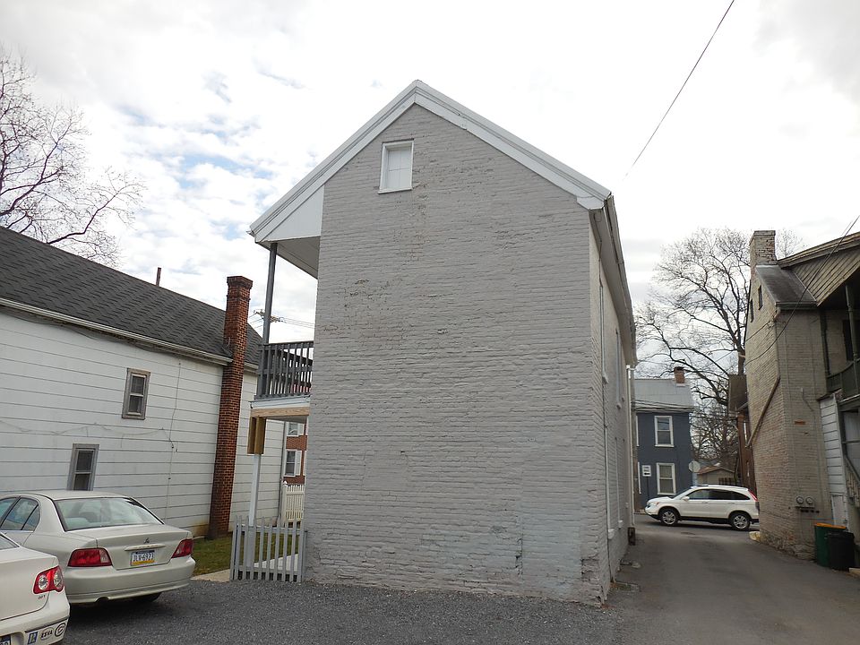 2nd image of 391 E Queen St