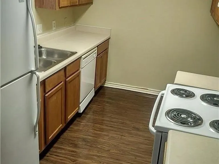 249-251 Graystone Cir — Photo 3