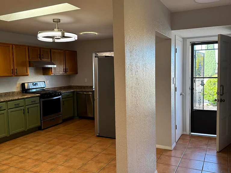 5516 Delhi St NE — Photo 3