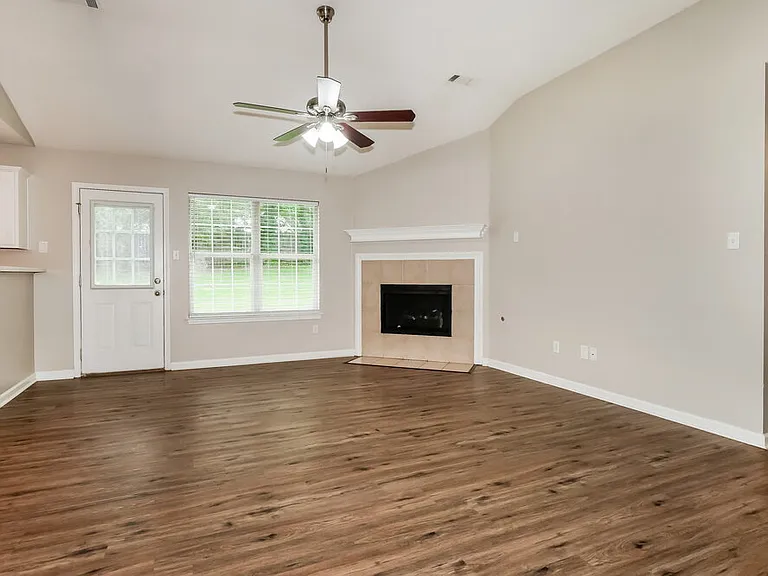 120 Pinewood Dr — Photo 4