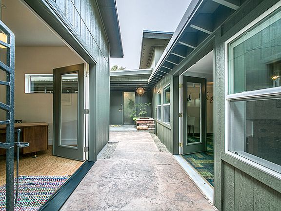 2nd image of 5518 N Lynwood Pl
