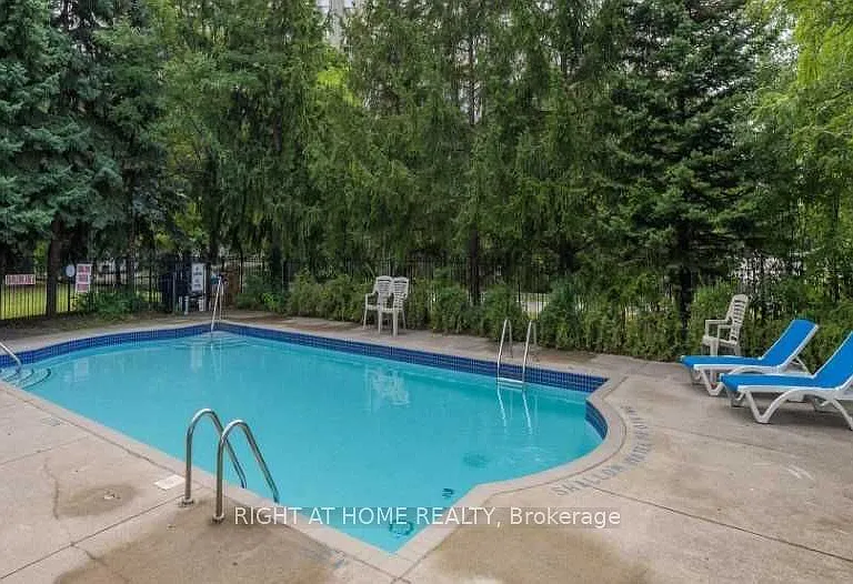 91 Townsgate Dr #411 — Photo 16
