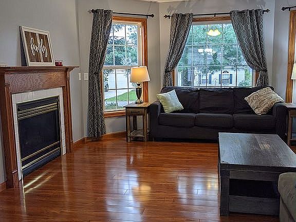 4th image of 1546 Grove Ave