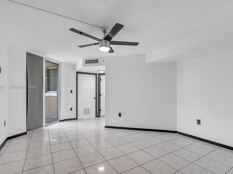 102 SW 6th Ave #201 — Photo 7