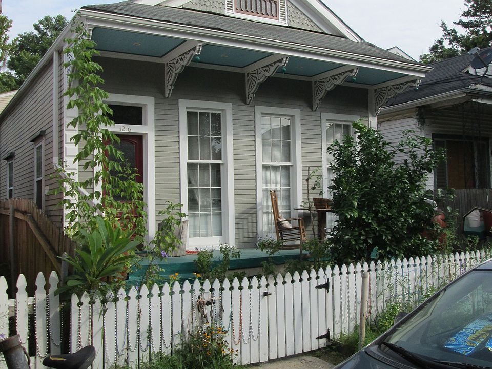 2nd image of 1216 Adams St