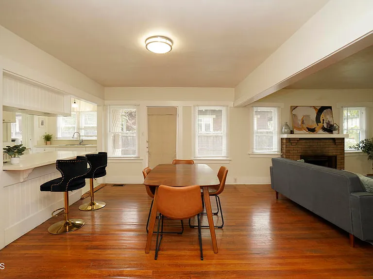 45 N Meridith Ave — Photo 6