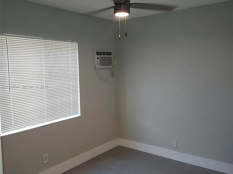 808 SW 14th Ter #4 — Photo 3