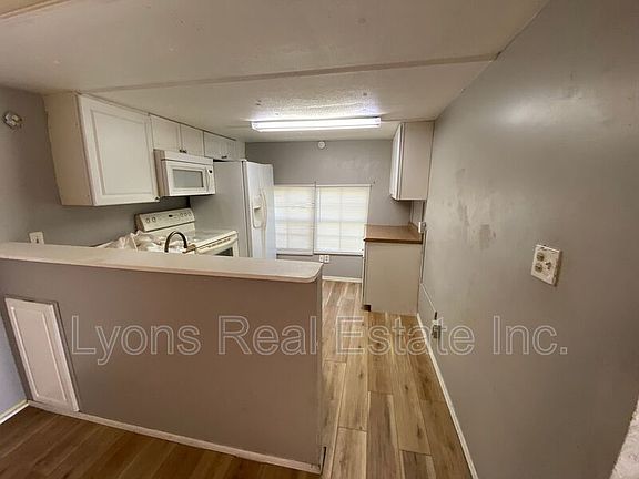 3rd image of 2212 Cantor Ln