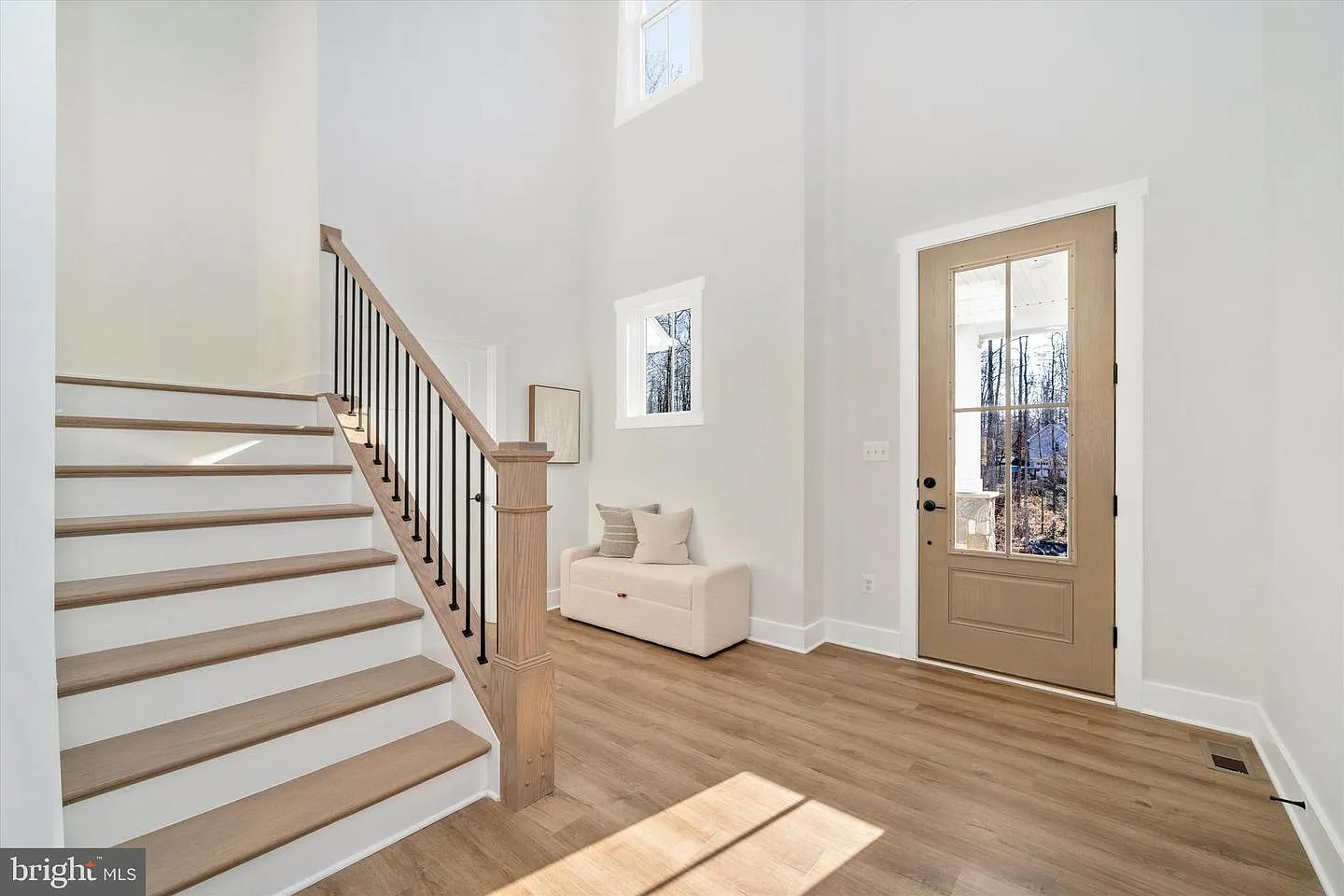 5 bed, 4.5 bath, 3979 sqft, $4,900 — Photo 3