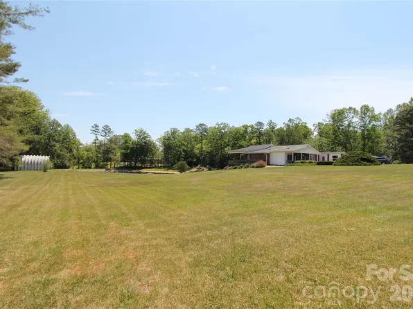 231 Allen Rd, East Flat Rock, NC 28726