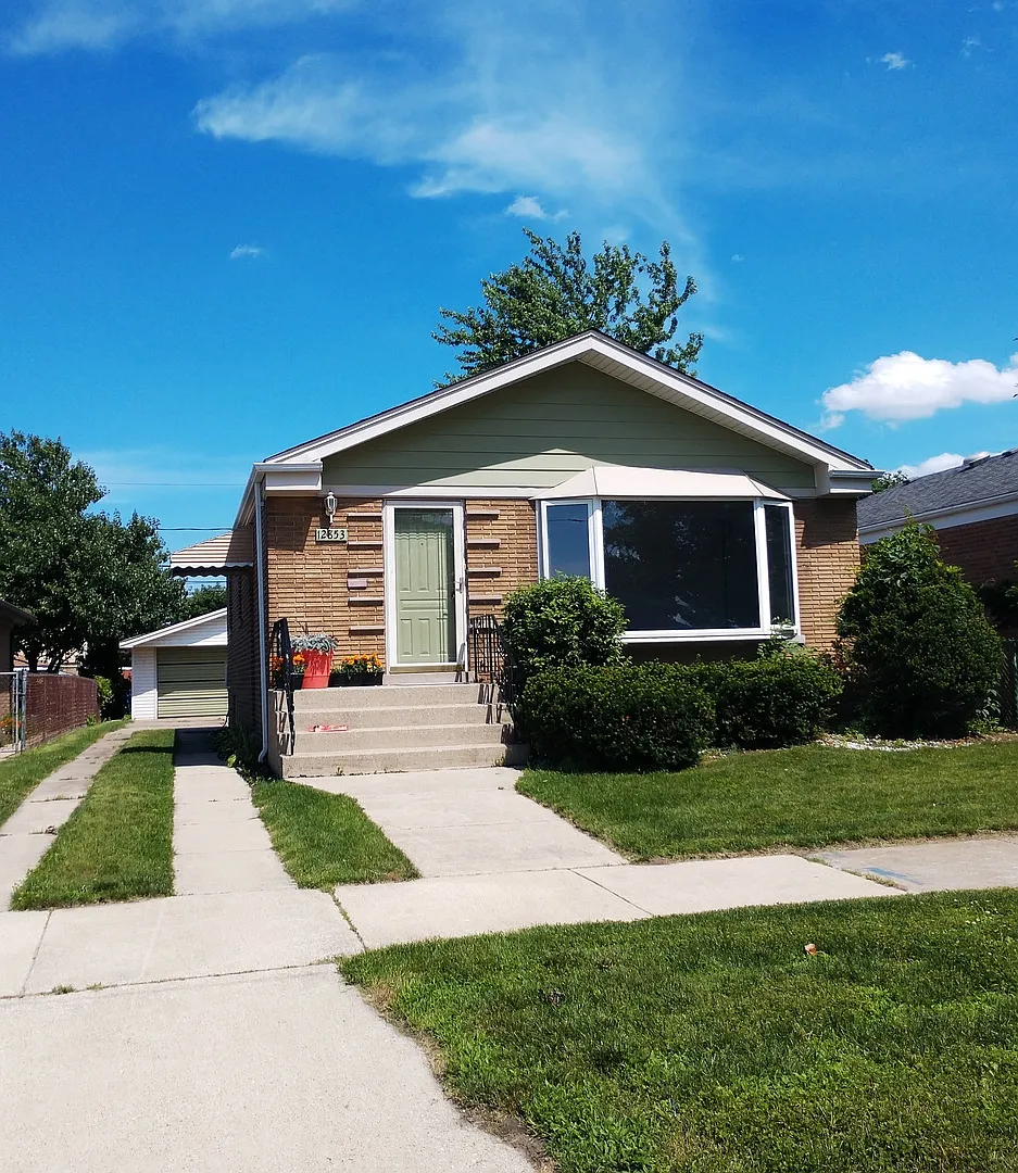 12853 S Manistee Ave photo 1