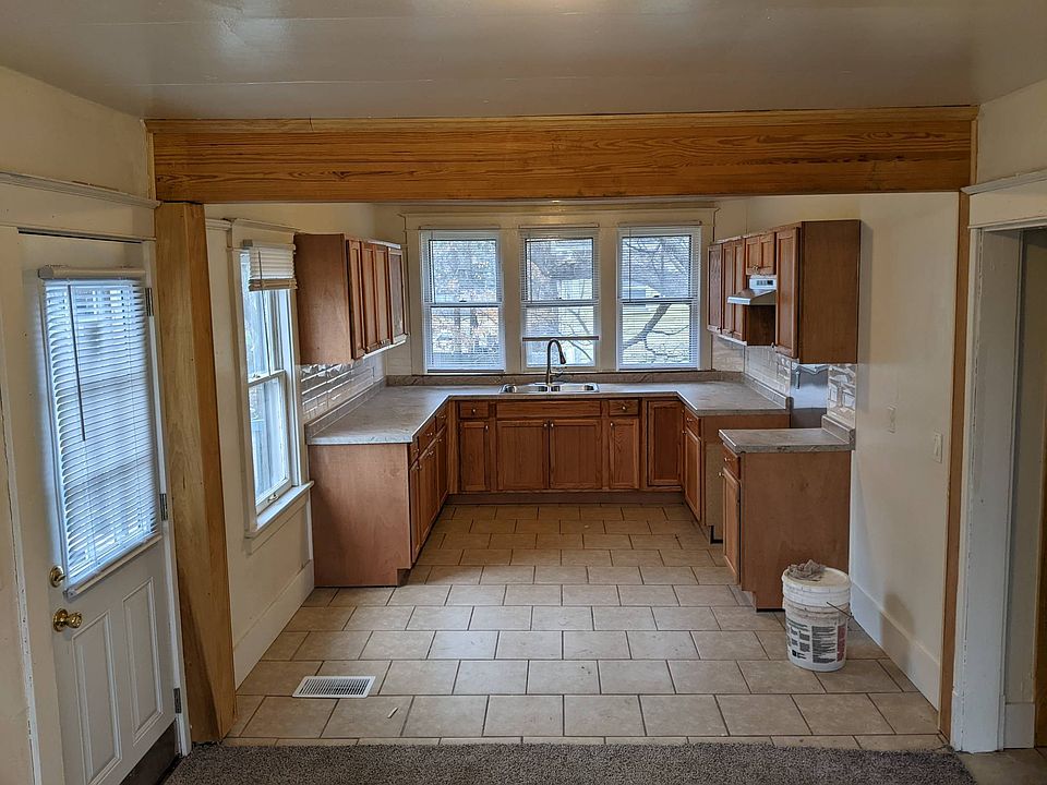 1st image of 1131 Douglas Ave APT 2