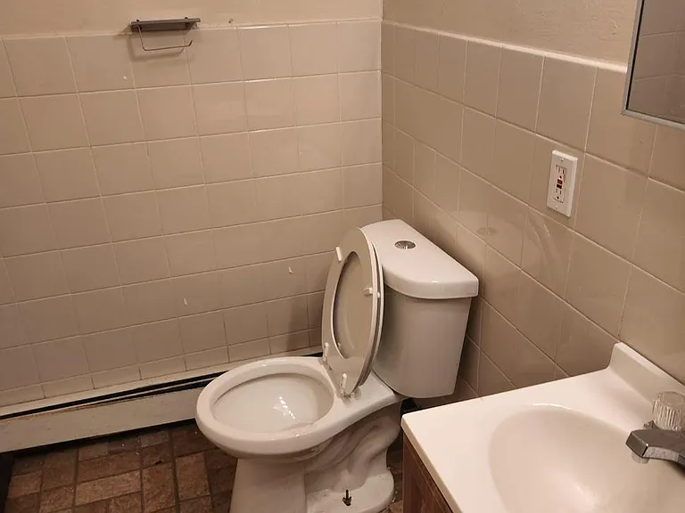 125 Franklin Ave #3 — Photo 9