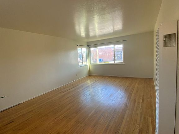 4th image of 670 Oak Grove Ave APT 1