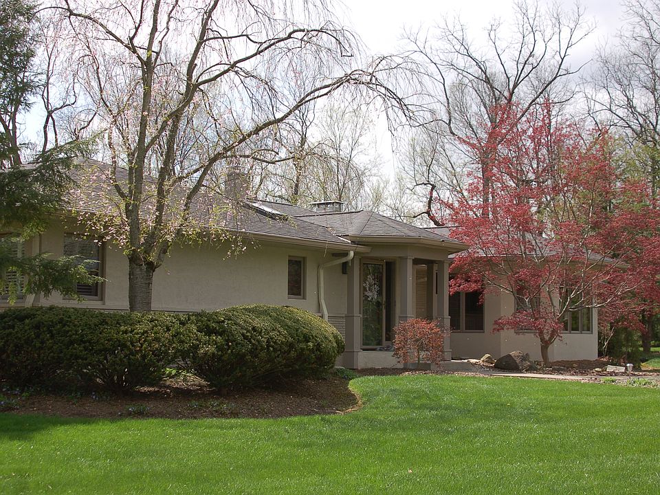 1st image of 2213 Castle Crest Dr