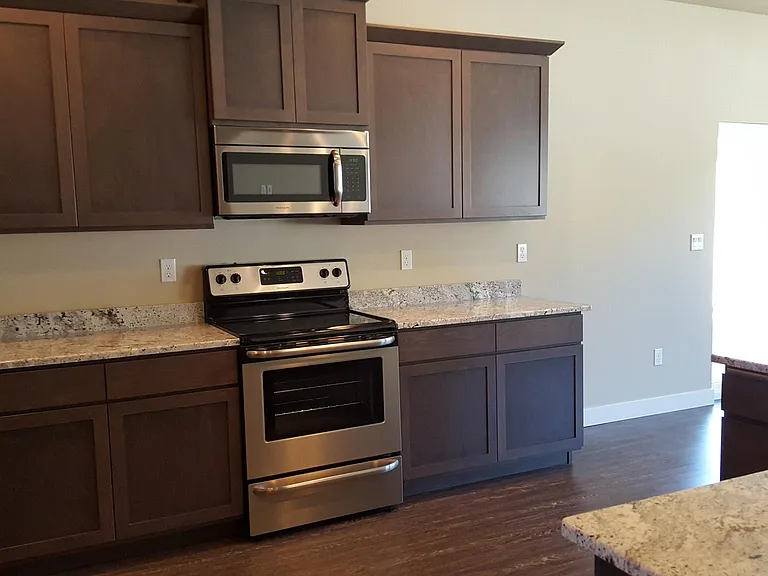 1738 Skylar Ct — Photo 5