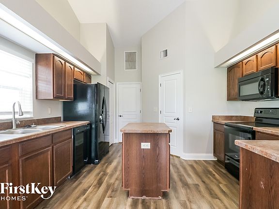 4th image of 533 Antigua Ave